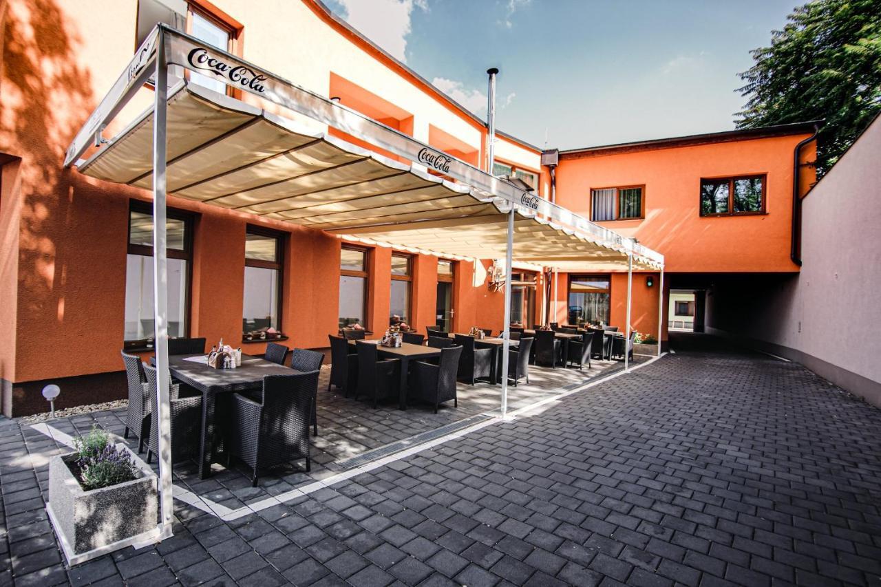 Hotel U Kostela Modřice Buitenkant foto